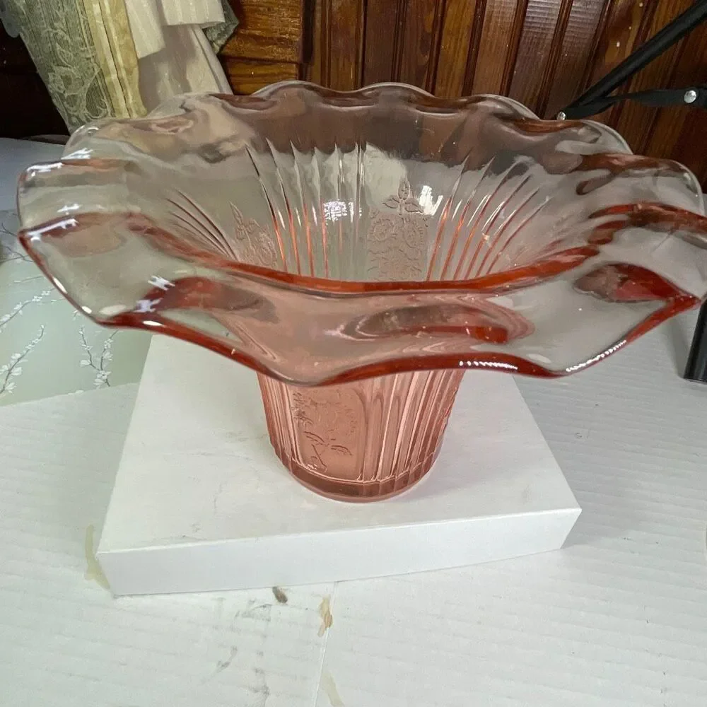 Anchor Hocking Mayfair “ Open Rose” pink depression glass sweet pea vase.